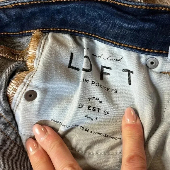 LOFT Curvy Skinny Crop. Dark Wash,  26. - Picture 10 of 11